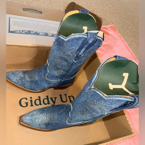 Tecovas “The Sadie” Boots in Denim! LIMITED EDITION! 🤠 - Picture 3 of 10